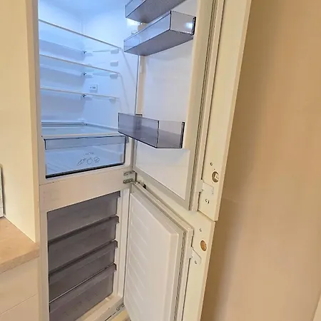 - Beautiful Two Bedroom House In & Free Parking *