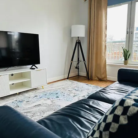 Apartment Outstanding Modern Flat Luxury King Bed