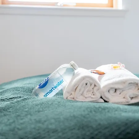 2 Bdr Flat By Caledonia Luxe Short Lets & Serviced * Glasgow