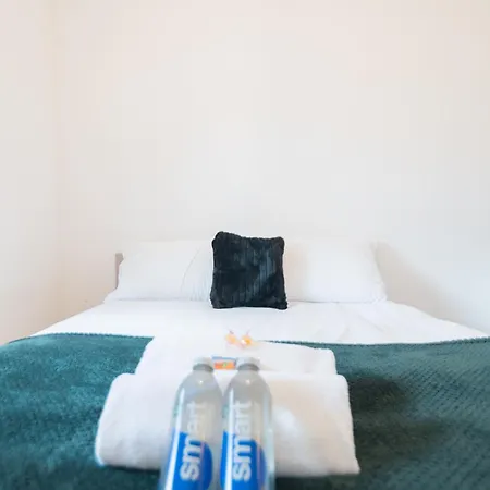 2 Bdr Flat By Caledonia Luxe Short Lets & Serviced *