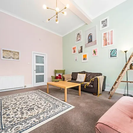 Unique Victorian In * גלאזגו