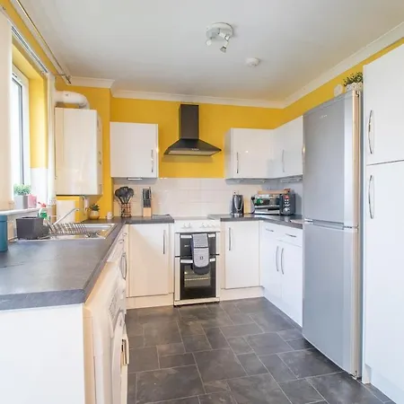 Glasgow, Spacious, 2 Bed With Parking