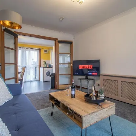 Ferienhaus Glasgow, Spacious, 2 Bed With Parking Glasgow