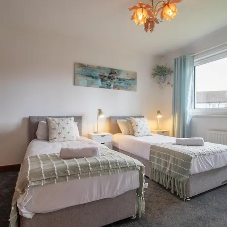 Glasgow, Spacious, 2 Bed With Parking Ferienhaus Glasgow