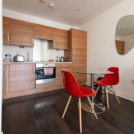 2 Bdr At Caledonia Luxe Short Lets & Serviced Glasgow