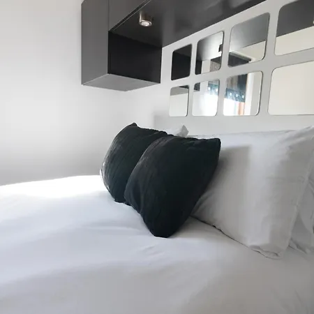 Daire 2 Bdr At Caledonia Luxe Short Lets & Serviced