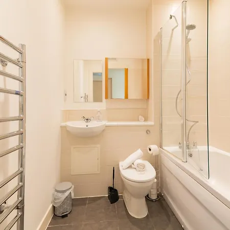 2 Bdr At Caledonia Luxe Short Lets & Serviced Daire *