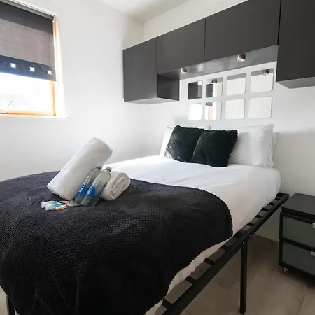 Argyle Apartment