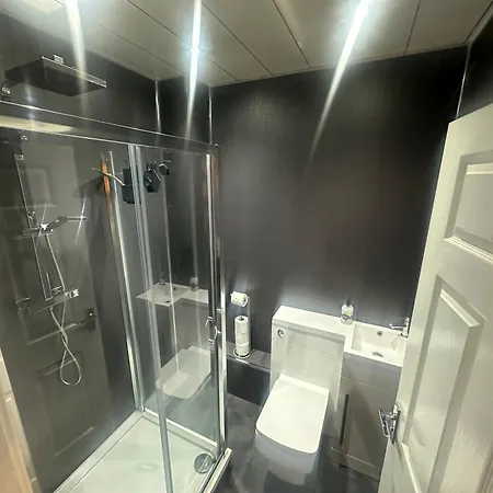 Modern 2br With 2 Bathrooms & Free Parking *