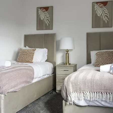 2 Bdr At Caledonia Luxe Short Lets & Serviced Bed & Breakfast Glasgow