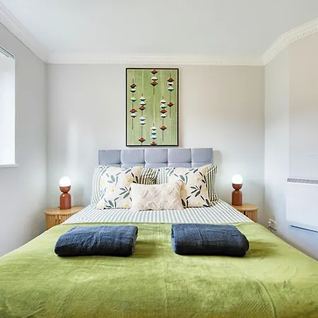 Spacious 5-bed Riverside With Free Parking * Глазго