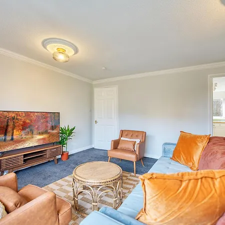 Spacious 5-bed Riverside With Free Parking Апартаменты Глазго