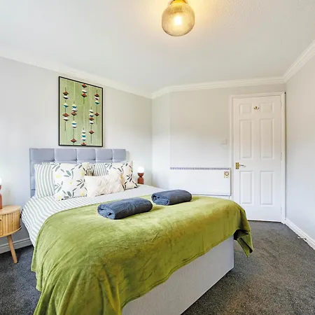 Spacious 5-bed Riverside With Free Parking Апартаменты Глазго