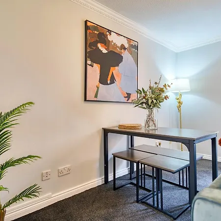 Апартаменты Spacious 5-bed Riverside With Free Parking Глазго