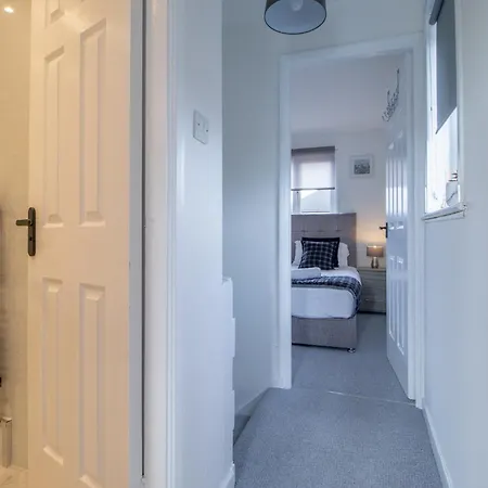 Apartamento Glasgow, 2 Bed House With Parking