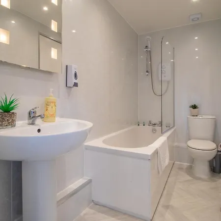 아파트 Spacious 2-bed Free Parking & Stadiums