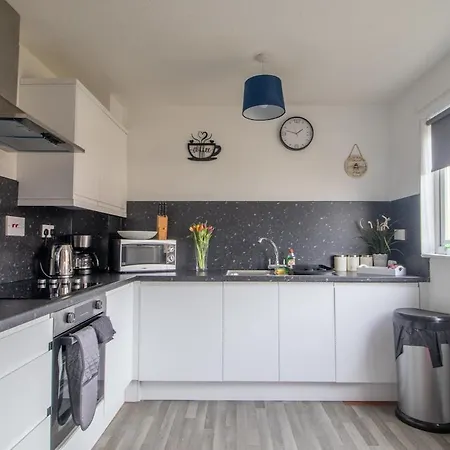 Apartamento Glasgow, 2 Bed House With Parking