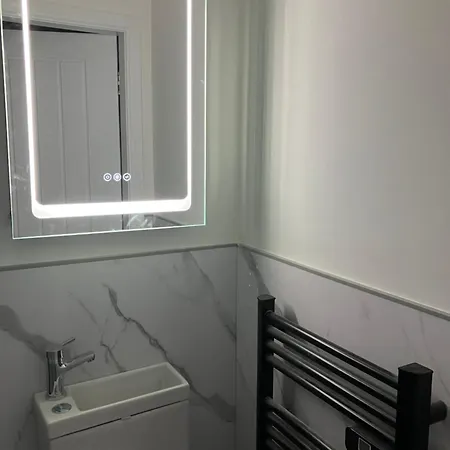 Stunning 3 Bedroom 2 Bathroom West End House With Free Parking And Wi-fi Glasgow