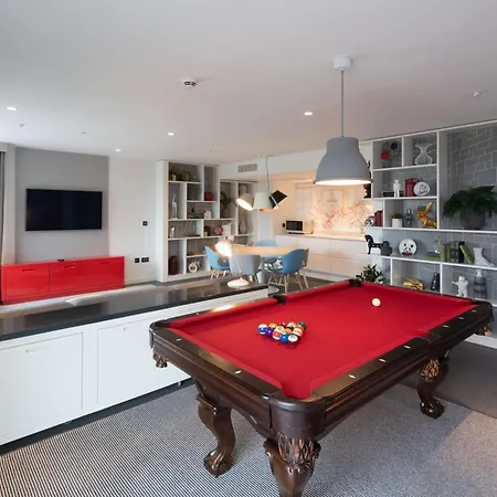 Szálloda Radisson Red Hotel,