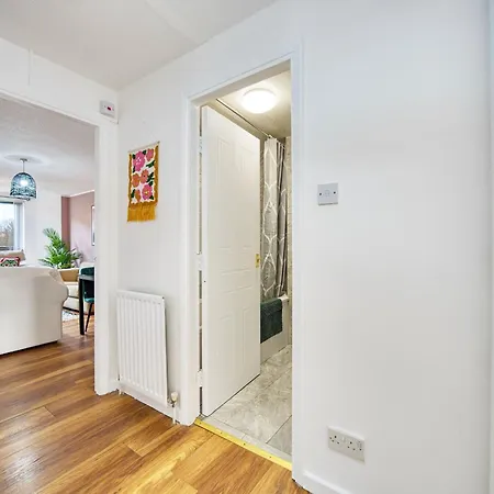 2br Flat With Free Parking In Location