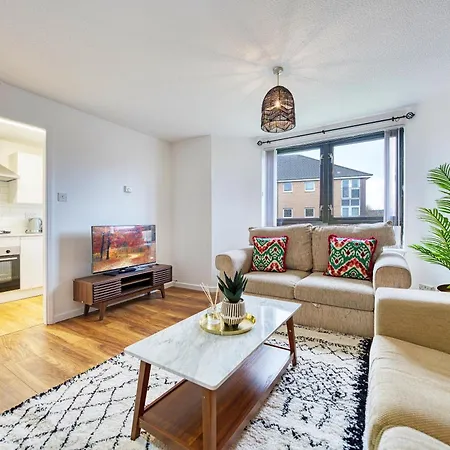 2Br Flat With Free Parking In Central Location Appartamento