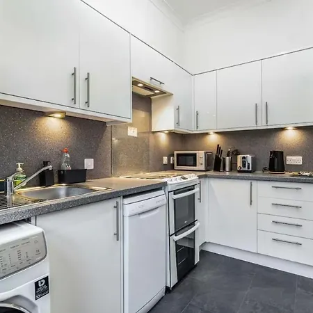 Lejlighed Cheerful 1 Bedroom Homely Apartment, Sleeps 4 Guest Comfy, 1 X Double Bed, 1 X Sofa Bed, Parking, Free Wifi, Suitable For Business, Leisure Guest,glasgow, West End, Near Centre, Perfect For Common Wealth Games 2026 Glasgow