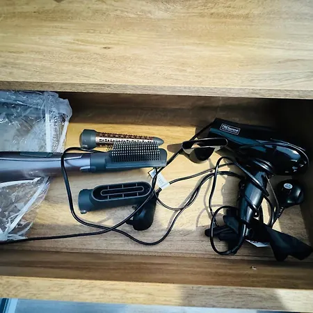 Apartment Modern Flat In Free Parking & Wifi *