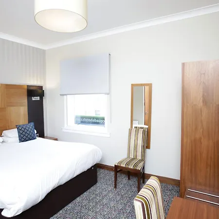 Acorn Hotel 3*