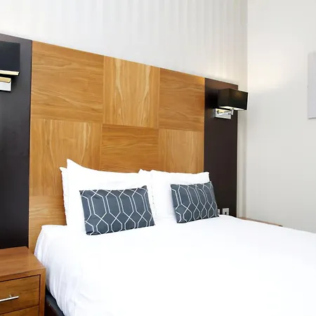 Acorn Hotel 3*