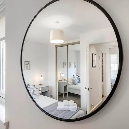Cairn Introduces Mavisbank Gardens - Where Homely Charm Meets Modern Living 펜션