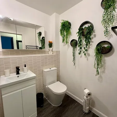 2 Bedroom Near Centre, Celtic Park And Emirates Arena Lägenhet *