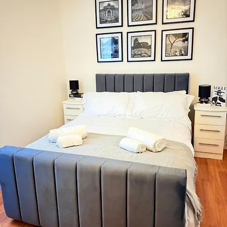 2 Bedroom Near Centre, Celtic Park And Emirates Arena *