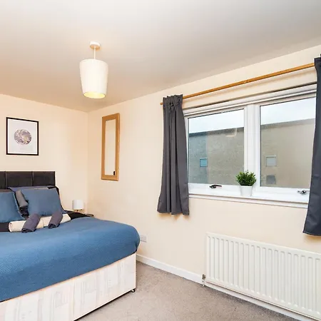 Walk To Merchant & -stylish 2br Daire