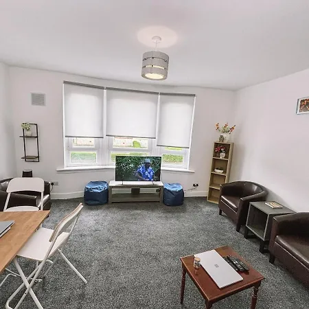 Itohan 3-bed Flat דירה *