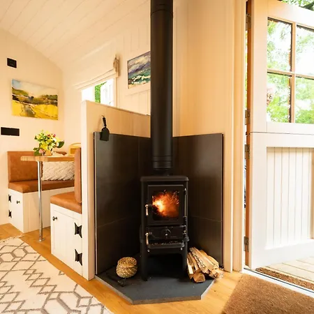 Cosy Cute With Large Veranda & Outdoor Bath * Glasgow