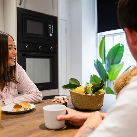 Stylish And Luxe 1 Bed - Prime West End *