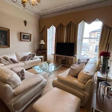 Wonderful 3 Bed West End Flat Διαμέρισμα