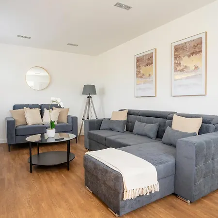 3 Bdr House At Caledonia Luxe Short Lets & Serviced *