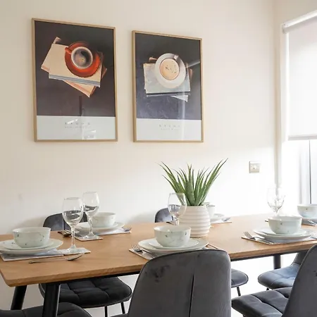 3 Bdr House At Caledonia Luxe Short Lets & Serviced غلاسغو