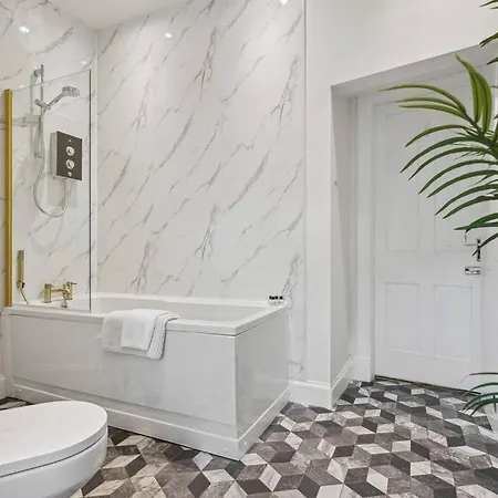 بيت للعطل Large Terraced With Parking *