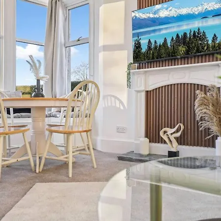 Large Terraced With Parking Holiday home *