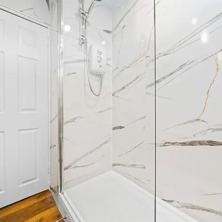 Stylish Flat Near Merchant *