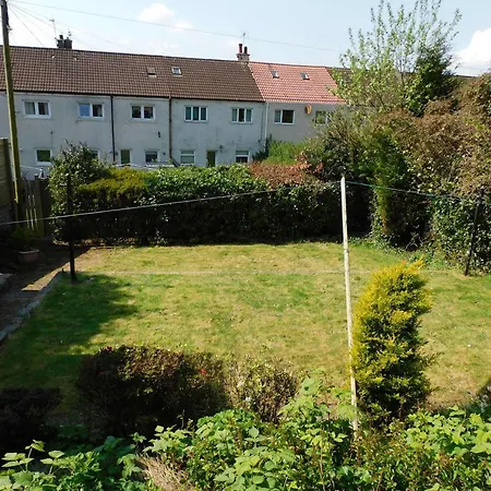 Spacious 3 Bed Family Friendly With Garden & Parking Sleeps 6 & Baby Near Glasgow