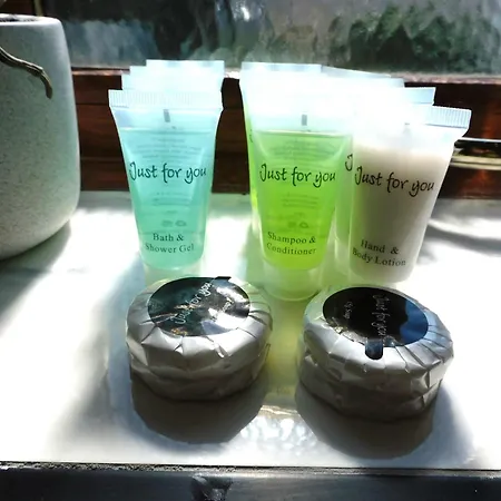 Spacious 3 Bed Family Friendly With Garden & Parking Sleeps 6 & Baby Near