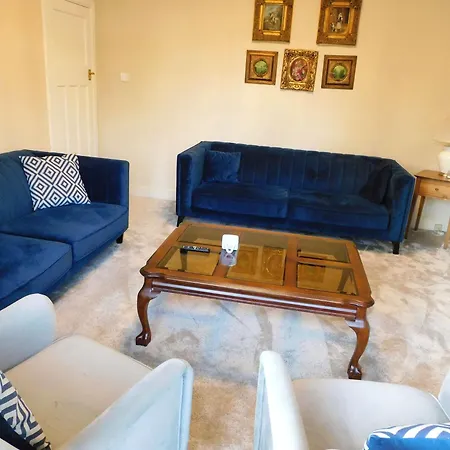 Сasa de vacaciones Spacious 3 Bed Family Friendly With Garden & Parking Sleeps 6 & Baby Near *