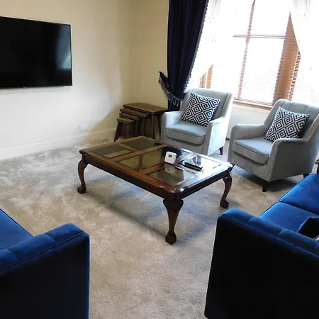 Spacious 3 Bed Family Friendly With Garden & Parking Sleeps 6 & Baby Near *