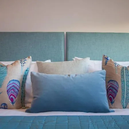 Daire Stylish 2-bed Near