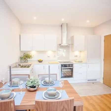 Stylish 2-bed Near Daire *