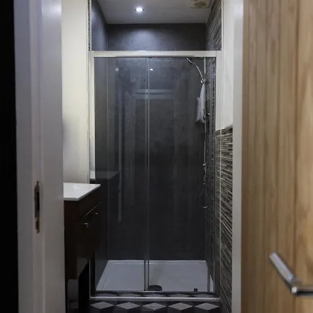 Westend Secc & Hydro - Two Bed By Living Scotland شقة غلاسغو