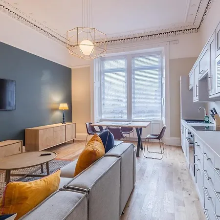 3br Gem West End Walk To Uni Parking